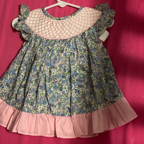 Smocked Dreas - Picture 1 of 1